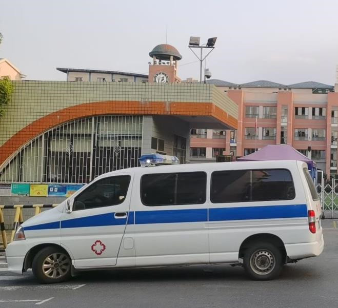 七星关救护车出租护送骨折病人一公里多少钱